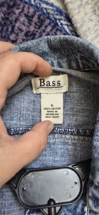 Продам джинсовую куртку в отличном состоянии.