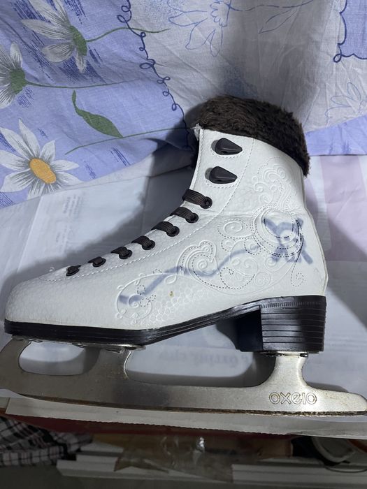 Продам коньки ……..