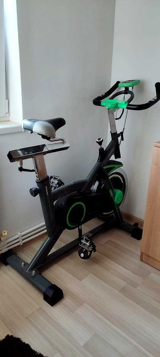 Bicicletă Spinning Cecotec Extreme 25 – Volantă 25 kg, LCD, Pulsometru, Rezistență Reglabilă
