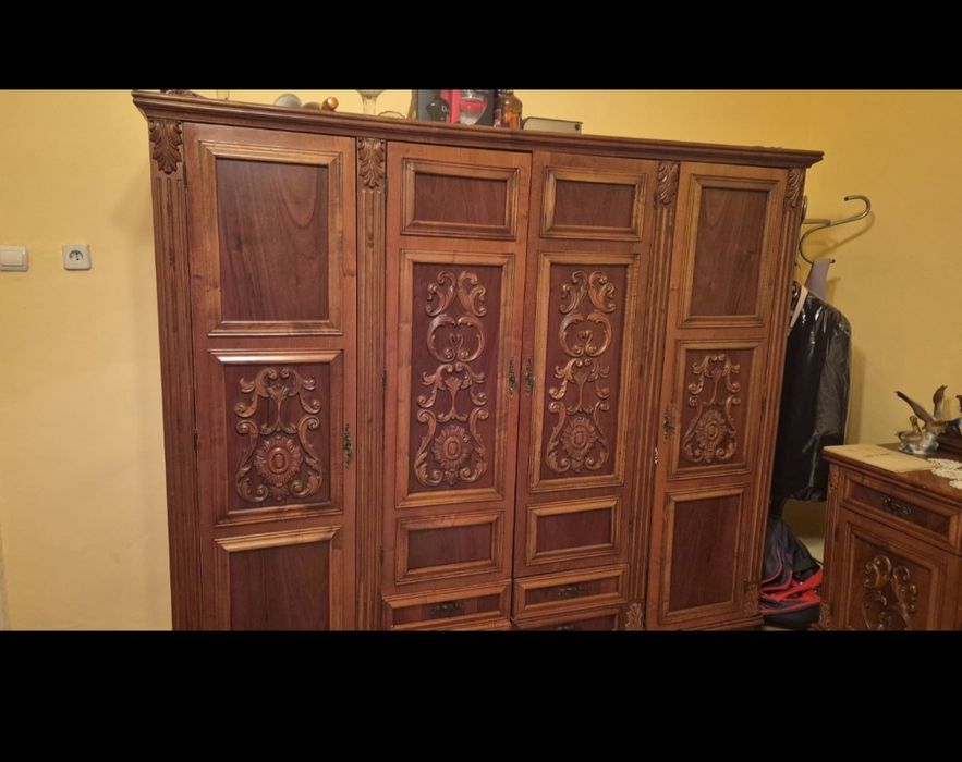 Vand mobila vintage sculptata lemn masiv