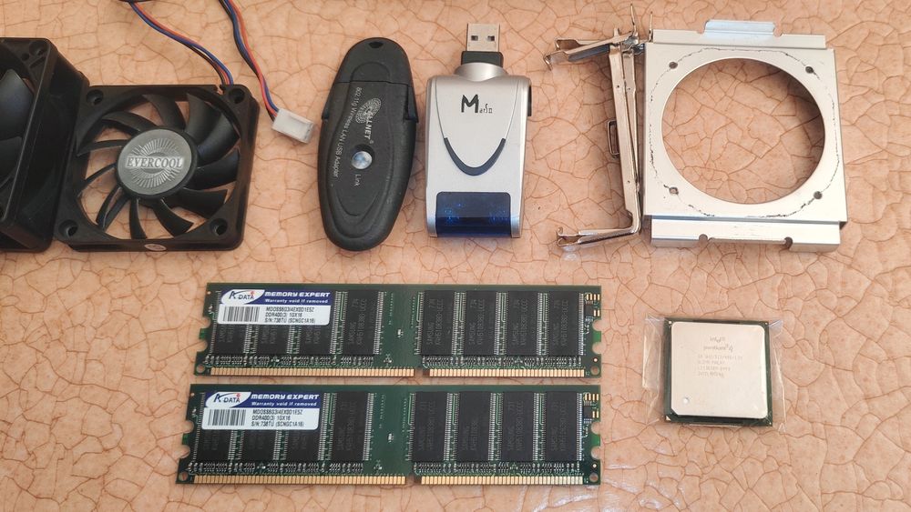 Компютърни части - всичко по 6 лв.