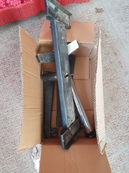 Метална стойка за ТВ