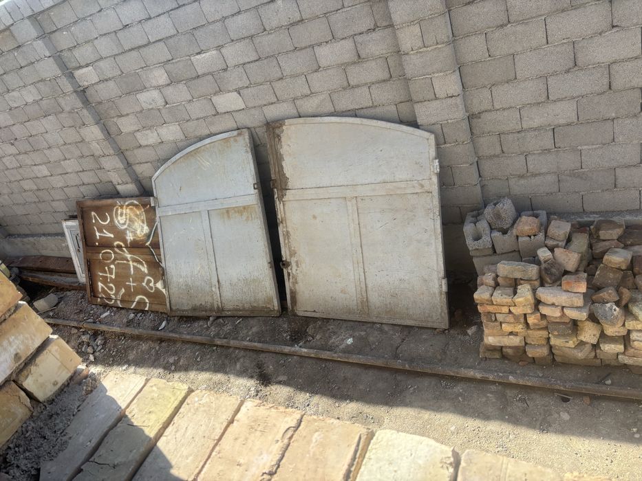 Darvoza va temir eshiklar