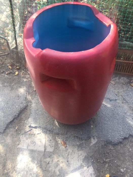 Продаётся бочка пластиковое