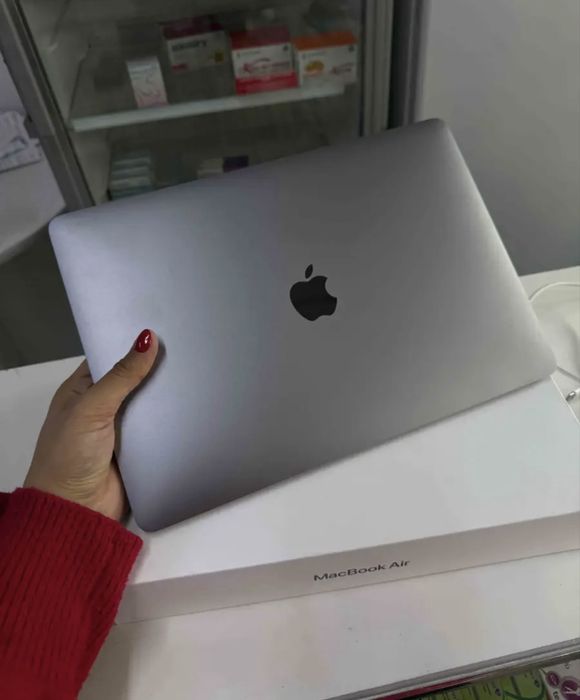 MacBook Air M1 (2020)