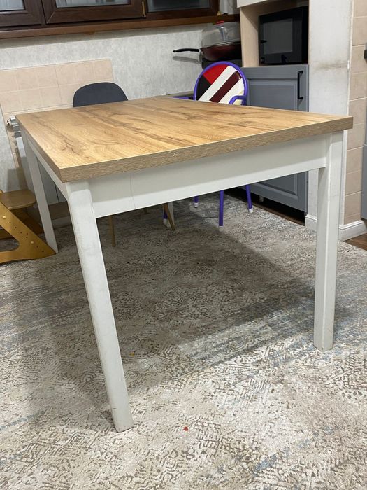 Стол кухонный белый