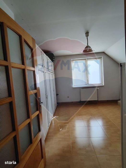 Casă / Vilă cu 8 camere de vânzare în zona Central