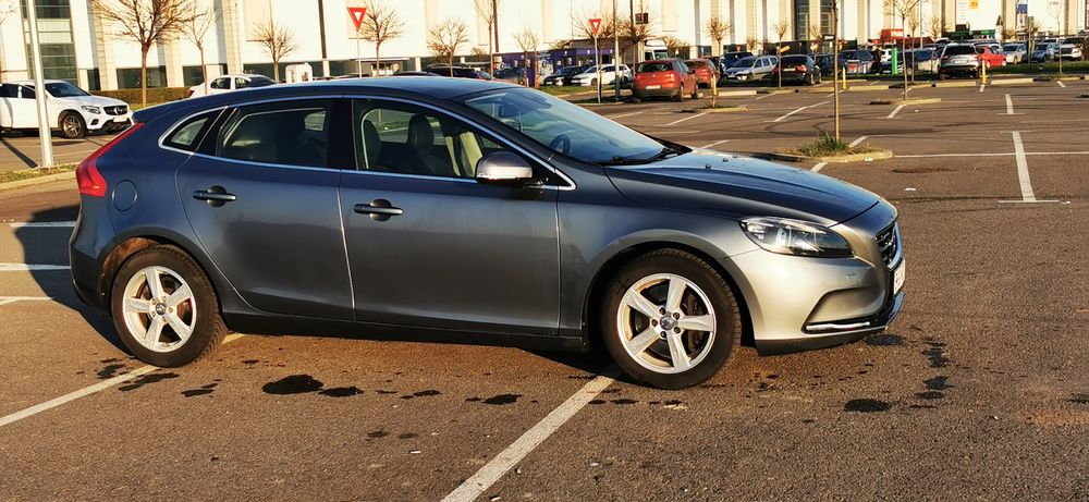 Volvo v40 2.0d D4 190cp euro5 panoramic  unic proprietar Înmatriculat