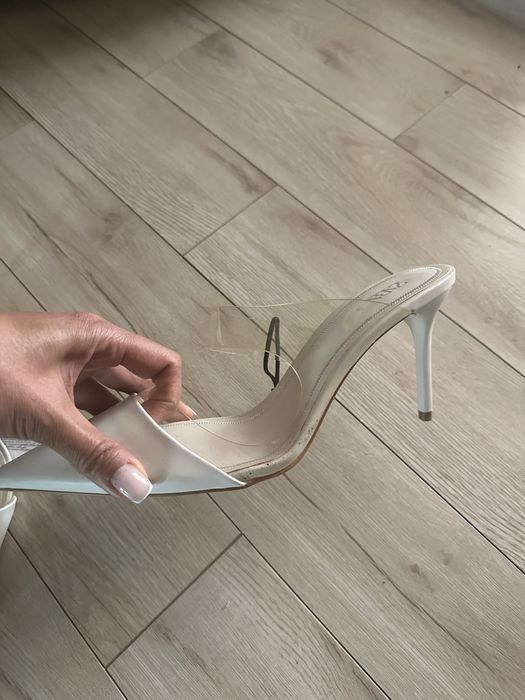 Продам босоножки Zara 40 размер