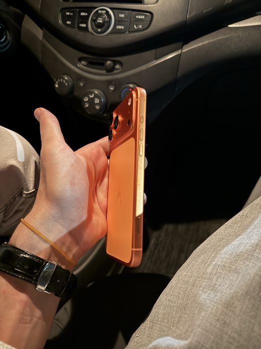 Iphone 17 pro max e sim почти новый
