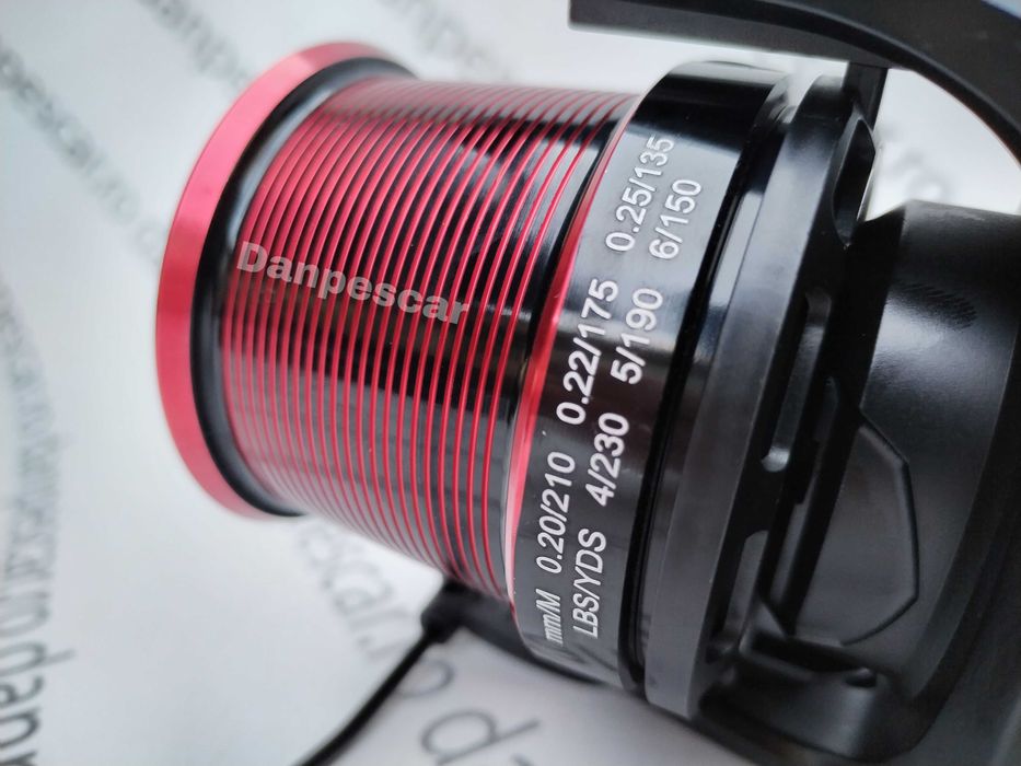 Mulinetă Feeder si Crap PRO FL Strategist 8000 ROSU  tambur Long Cast