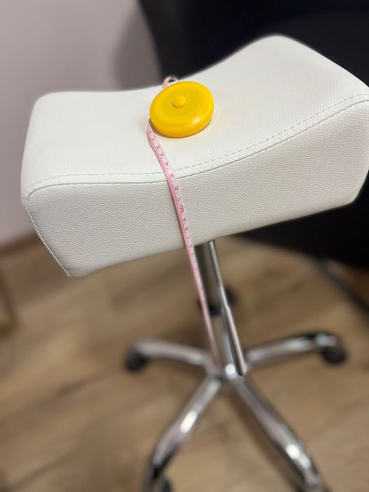 Педикюр поставка за крачета бяла