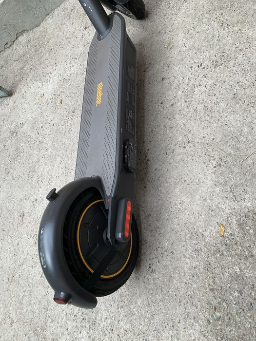 Продам свой  электро самокат ninebot g30p max в отличном состоянии