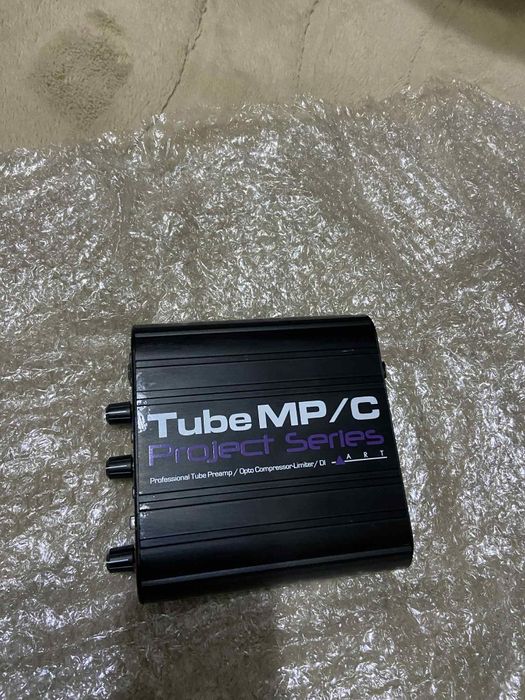 Microfon ULX D2 si Compresor de voce