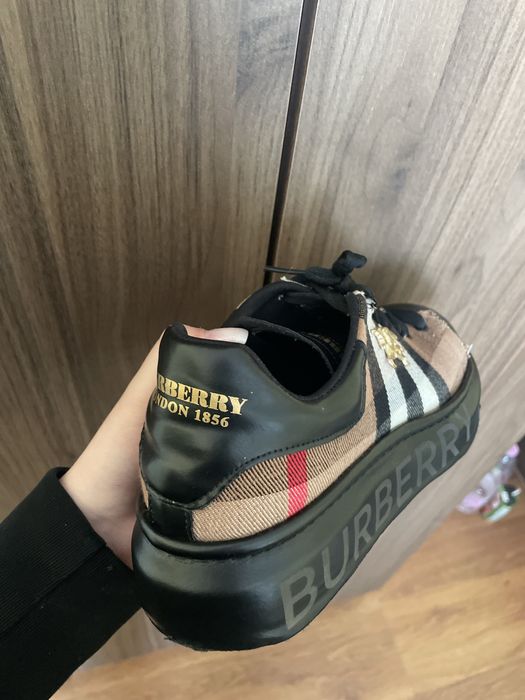 Обувки Burberry