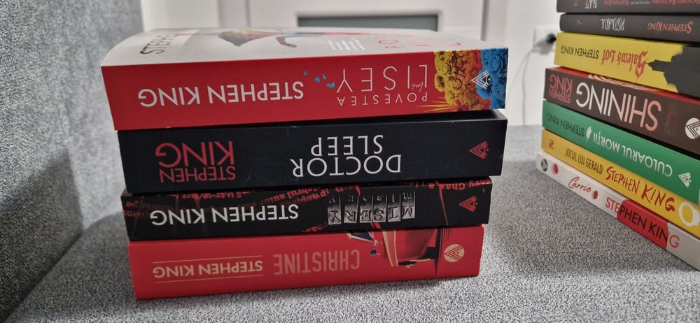 Vând colecție de cărți S King și serie Stăpânul inelelor