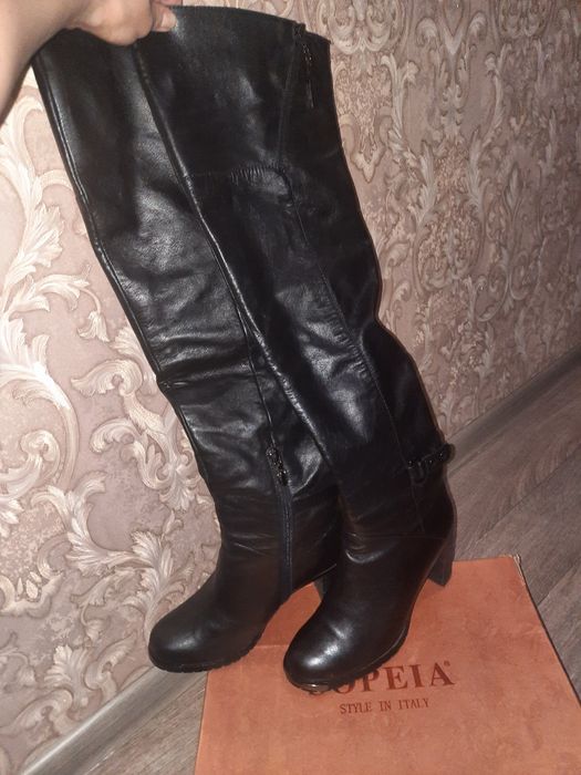 Продам натуральные кожаные сапоги