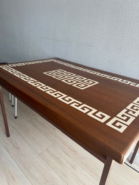 Продам кухонный стол 15 тыс