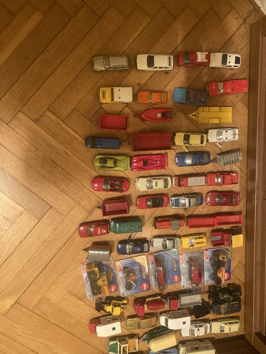 masinute, machete doar Siku