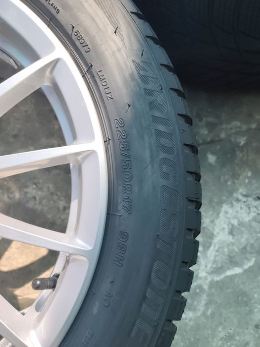 225/50/17" 4бр Bridgestone blizzak lm001,dot4723,7mm