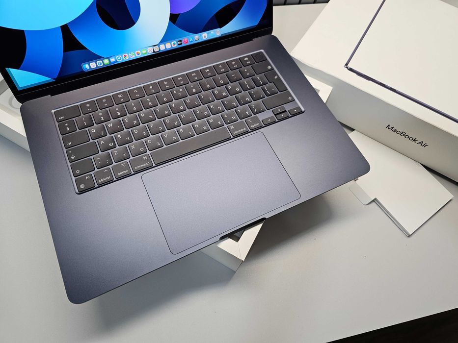 ПРОДАМ Macbook Air 15" inch M2 (8GB/256GB). Практический НОВОЕ 100%