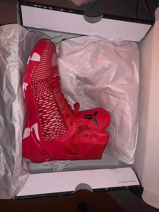 Червени обувки на Nike Kobe Bryant Коби Браян