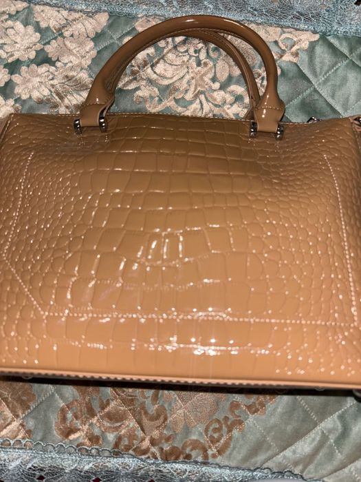 Лакированная женская сумка