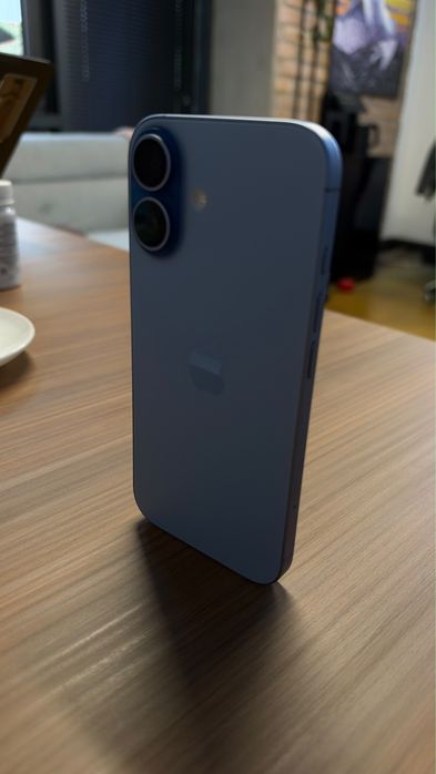 Продам iPhone 17