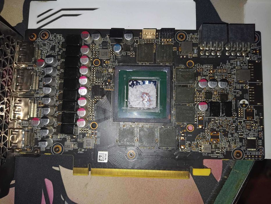 Placa Video Zotac RTX 3060 TI AMP White Edition LHR Defecta, pentru piese si are Vram Samsung noi pe ea