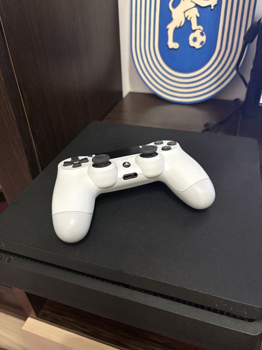 PS4 Slim, în stare perfectă de funcționare