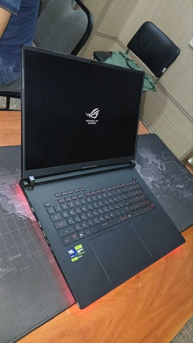 Asus ROG Strix SCAR 18 | Intel Core Ultra 9-275HX | RTX 5080 16GB