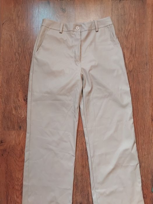 Кожен бежов пантолон