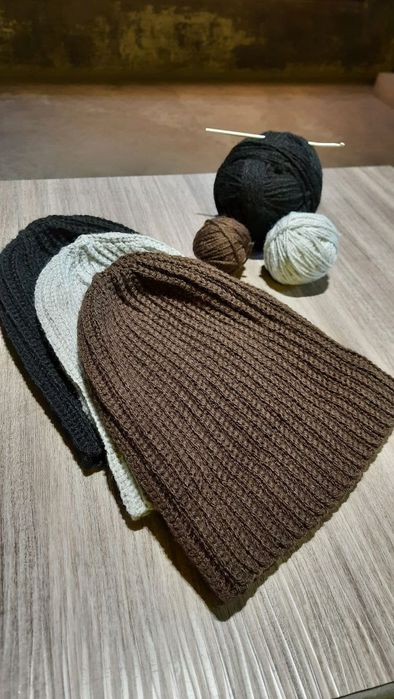 Продаю шапки вязаные