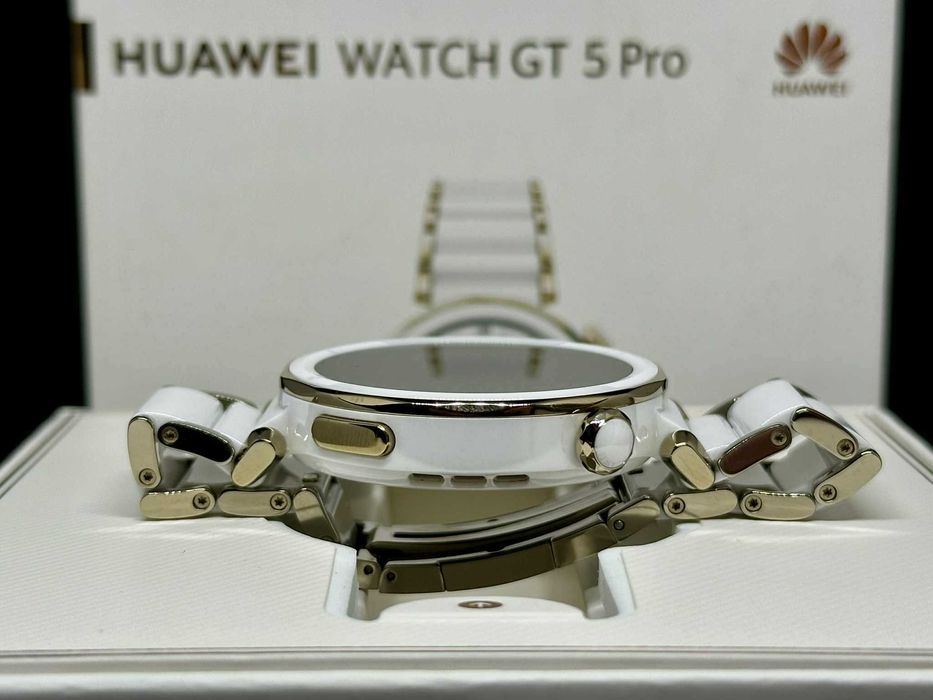 Смарт часовник Huawei WATCH GT 5 PRO CERAMIC 42mm / Перфектен
