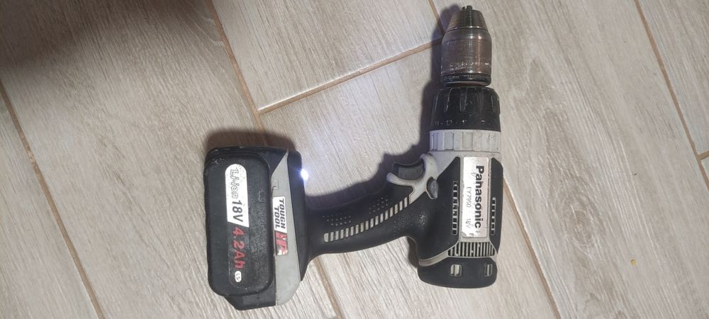 Autofiletanta cu mandrină și baterie Panasonic