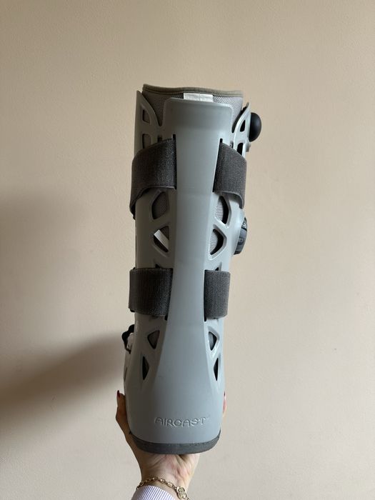 Ортеза за десен крак