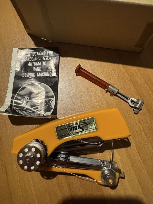 Masina de cusut manuala portabila