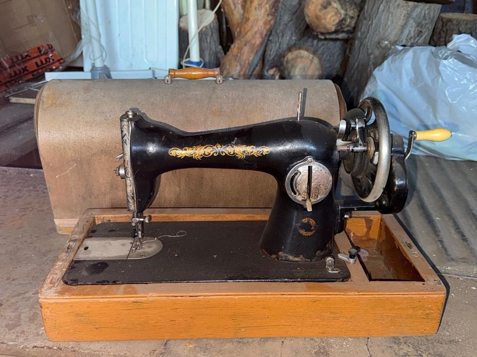 Продам швейную машинку