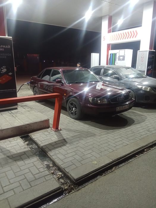 продам ауди  а6 с4