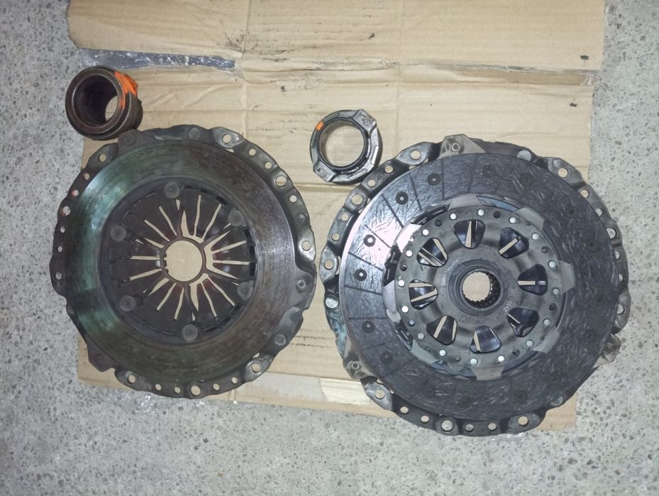 Vând kit ambreiaj+volantă