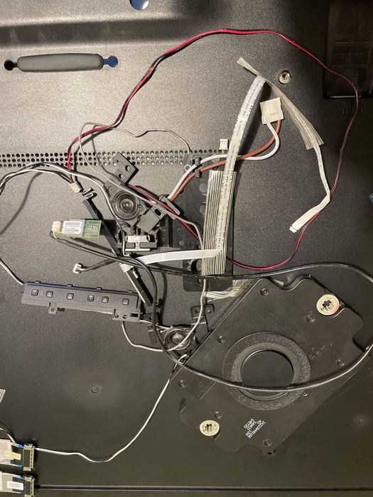 Продавам части от телевизор Philips 46PFL5007K/12