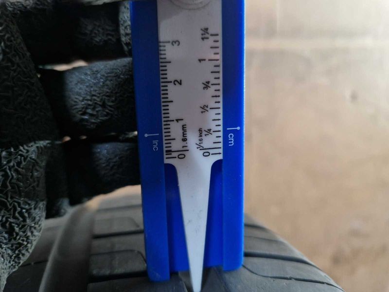 2 Pirelli R20 255/40
летни гуми
DOT0619