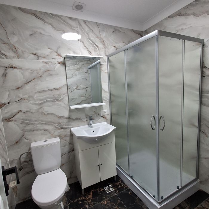 Vând Garsonieră / Renovată in totalitate / Târgu Neamț