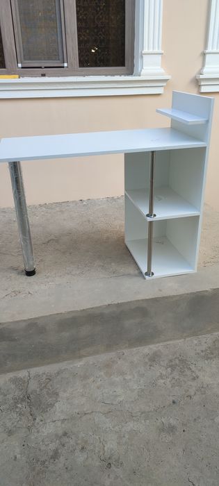 Салон учун маникюр столик