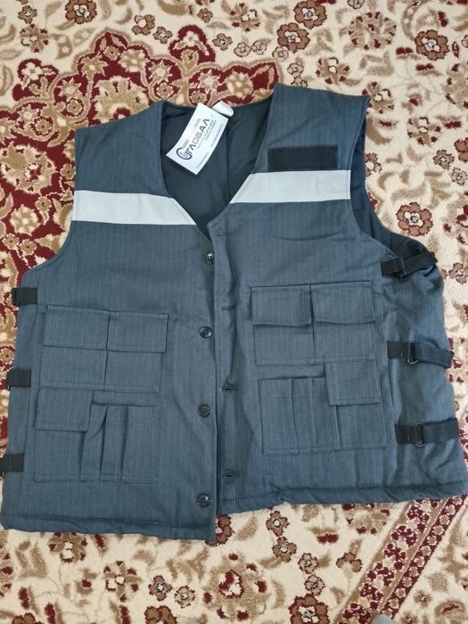 Продам жилетку .