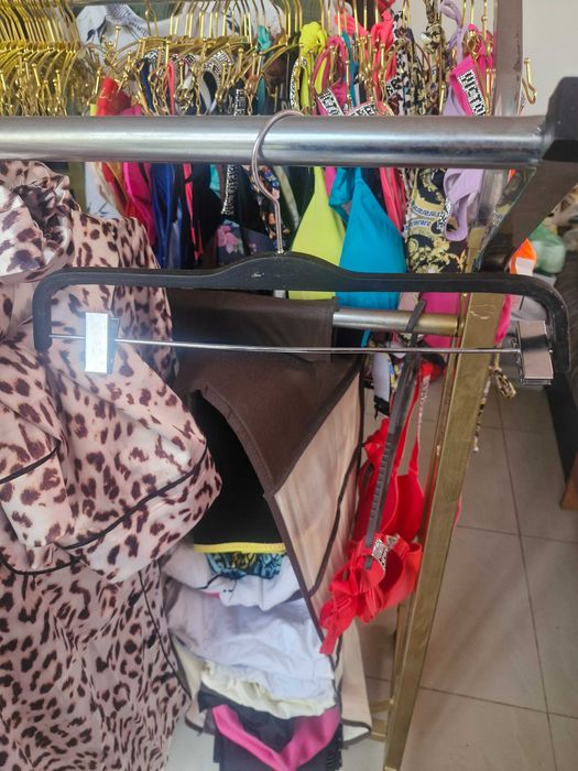 Продават се закачалки за дрехи