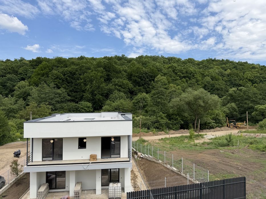 Vand casa cu CF in zona Roata Faget!