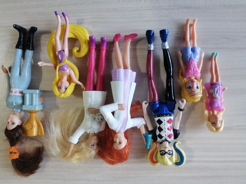 Бебета и кукли различни размери