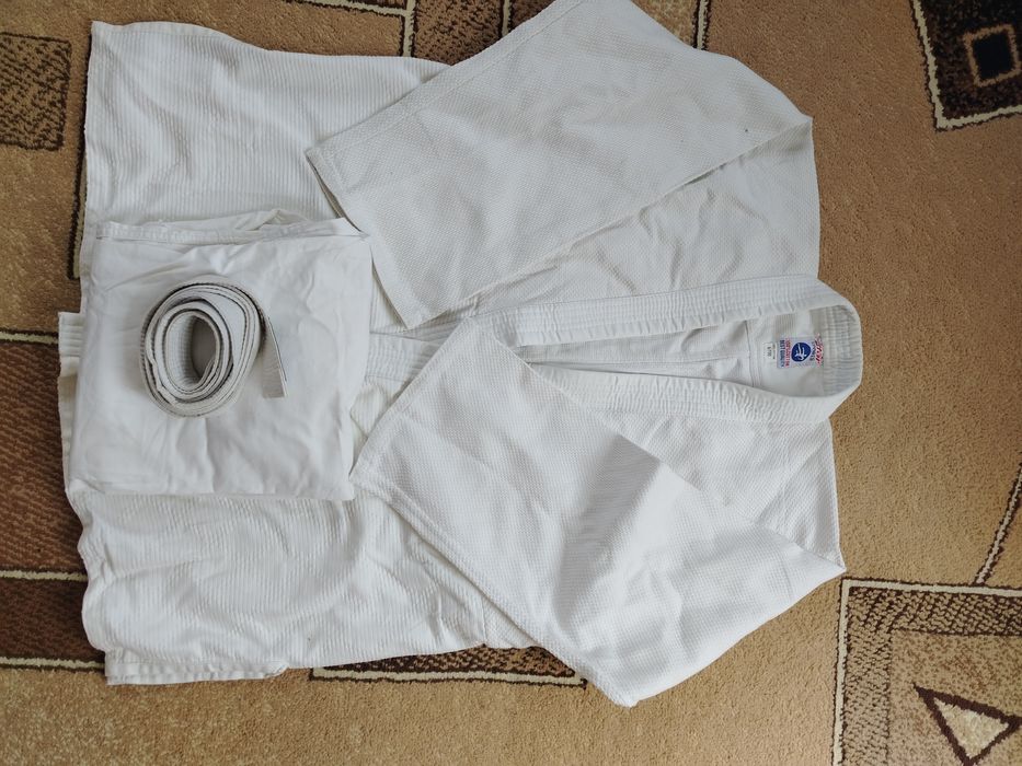 Продам Кимоно б/у