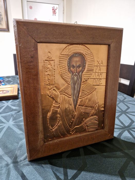 Уникална стара антикварна икона с меден обков